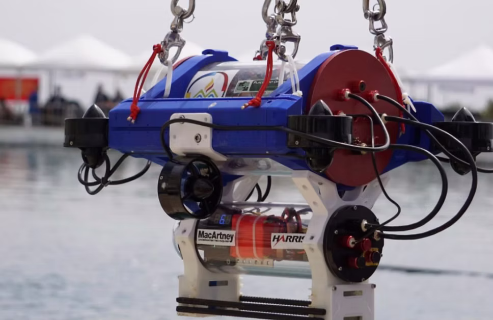Hydrus AUV in Water